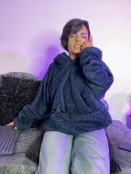 Snapshot of Sweet_Amy01 chatting on 12/28/24, 12:47 Sweet Amy01 online show from 12/28/24, 12:47