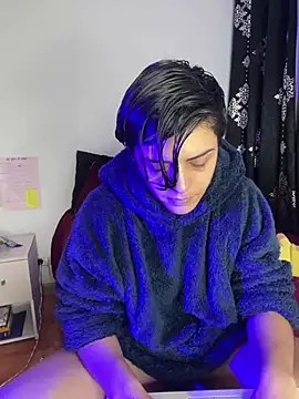 Snapshot of Sweet_Amy01 chatting on 03/16/25, 02:32 Sweet Amy01 online show from 03/16/25, 02:32