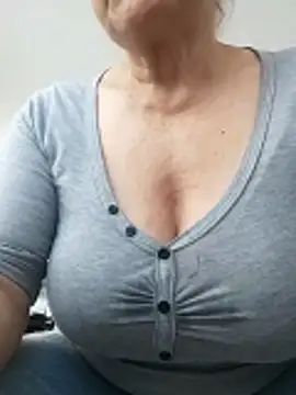 Snapshot of Wife_sexxx chatting on 12/29/24, 09:52 Wife sexxx online show from 12/29/24, 09:52