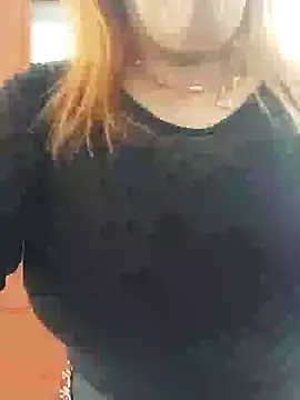 Snapshot of Wife_sexxx chatting on 02/05/25, 06:26 Wife sexxx online show from 02/05/25, 06:26