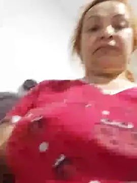 Snapshot of Wife_sexxx chatting on 12/25/24, 06:31 Wife sexxx online show from 12/25/24, 06:31