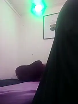 Snapshot of Wife_sexxx chatting on 12/28/24, 07:22 Wife sexxx online show from 12/28/24, 07:22