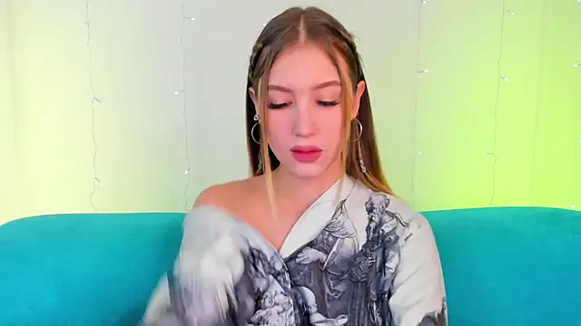 Snapshot of VitalinaBlue chatting on 11/24/25, 01:49 VitalinaBlue online show from 11/24/25, 01:49