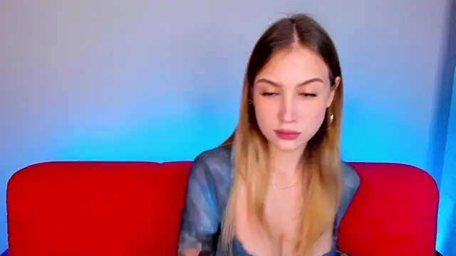 Snapshot of VitalinaBlue chatting on 09/14/25, 08:37 VitalinaBlue online show from 09/14/25, 08:37