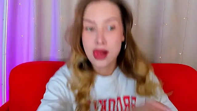 Snapshot of VitalinaBlue chatting on 11/14/25, 08:40 VitalinaBlue online show from 11/14/25, 08:40