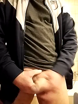 Snapshot of MATTIS11 chatting on 02/17/25, 09:35 MATTIS11 online show from 02/17/25, 09:35