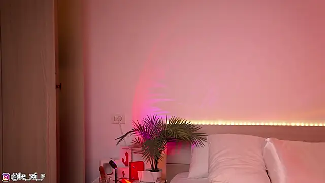 Lexi Reed online show from 10/19/25, 02:31