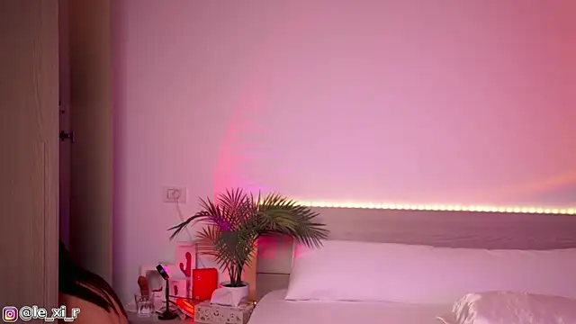 Lexi Reed online show from 10/20/25, 02:06