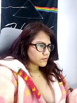 Snapshot of ZUCAAT chatting on 10/09/25, 03:45 ZUCAAT online show from 10/09/25, 03:45