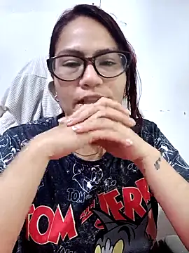 Snapshot of ZUCAAT chatting on 10/17/25, 10:44 ZUCAAT online show from 10/17/25, 10:44