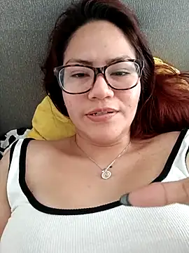 Snapshot of ZUCAAT chatting on 03/09/25, 06:21 ZUCAAT online show from 03/09/25, 06:21