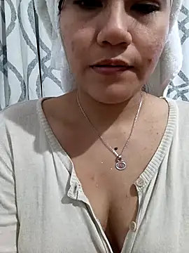 Snapshot of ZUCAAT chatting on 03/06/25, 04:19 ZUCAAT online show from 03/06/25, 04:19