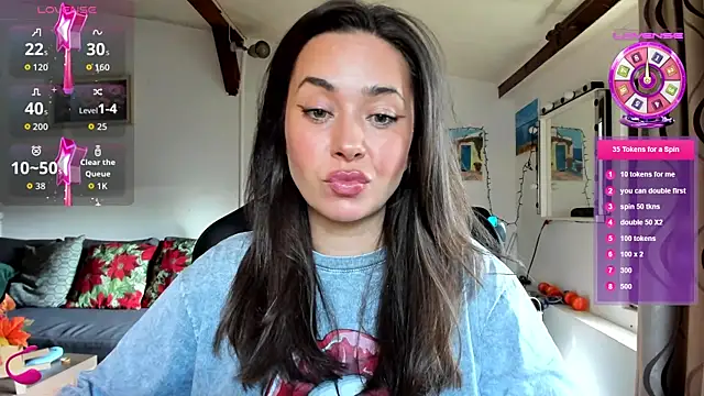 Snapshot of PlayfulGoddess chatting on 10/11/25, 08:15 PlayfulGoddess online show from 10/11/25, 08:15