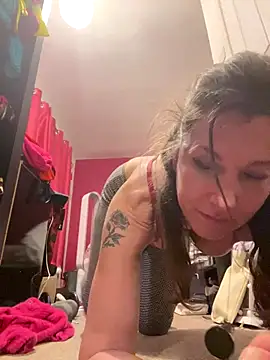 Lwhite1 online show from 12/14/25, 11:32