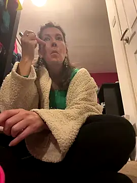 Lwhite1 online show from 12/17/25, 04:45