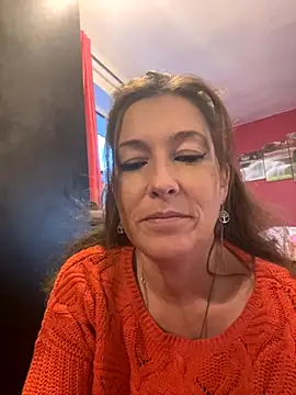 Lwhite1 online show from 10/28/25, 04:39