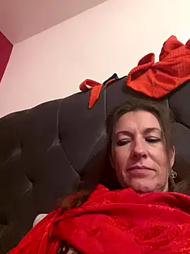 Lwhite1 online show from 10/26/25, 07:14