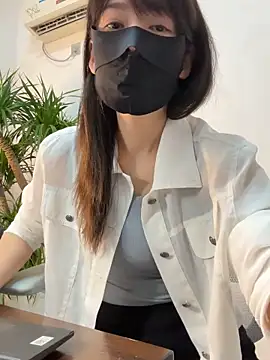 Snapshot of Annabody chatting on 11/17/25, 06:28 Annabody online show from 11/17/25, 06:28