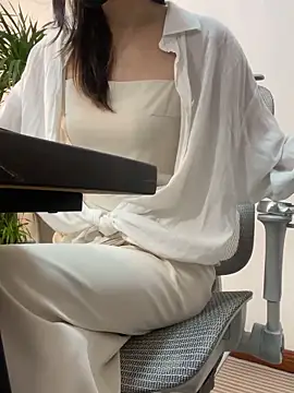 Snapshot of Annabody chatting on 12/19/25, 08:22 Annabody online show from 12/19/25, 08:22