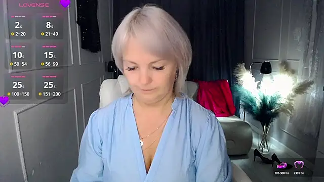 Snapshot of Juarnea chatting on 10/29/25, 06:23 Juarnea online show from 10/29/25, 06:23