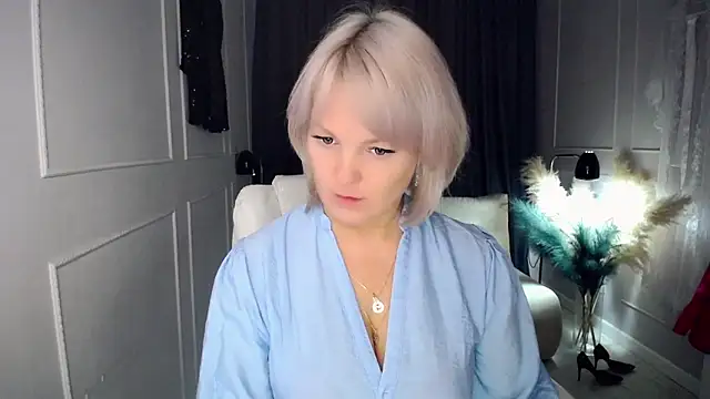 Snapshot of Juarnea chatting on 11/17/25, 08:07 Juarnea online show from 11/17/25, 08:07