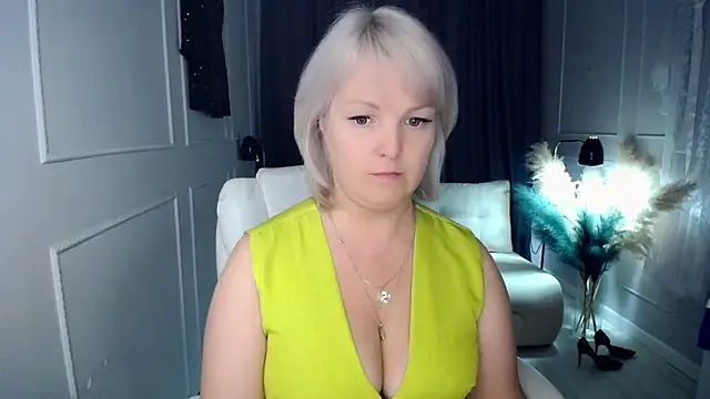 Snapshot of Juarnea chatting on 11/10/25, 09:36 Juarnea online show from 11/10/25, 09:36