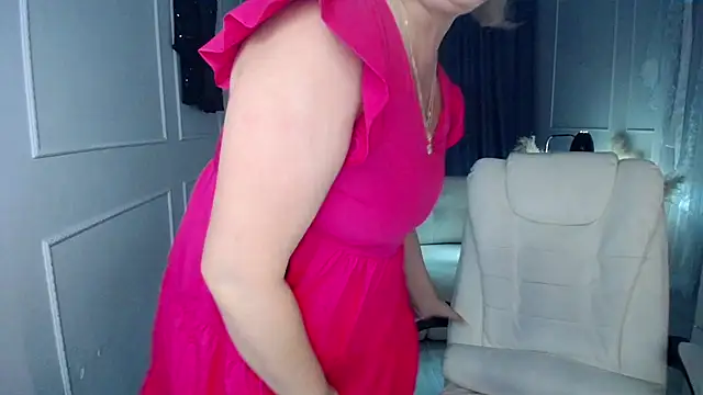 Snapshot of Juarnea chatting on 10/27/25, 07:04 Juarnea online show from 10/27/25, 07:04