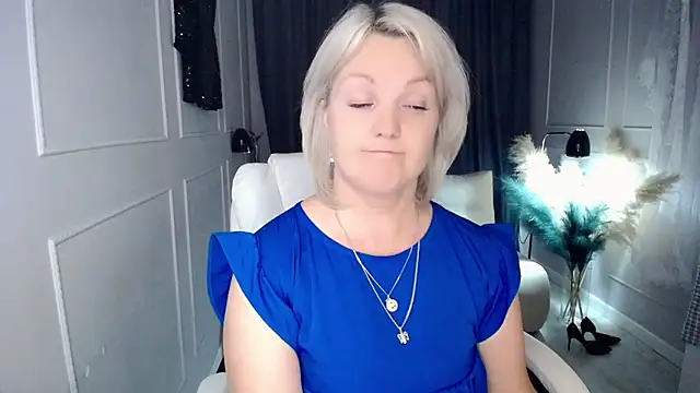 Snapshot of Juarnea chatting on 11/27/25, 10:10 Juarnea online show from 11/27/25, 10:10