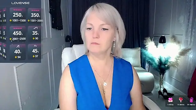 Snapshot of Juarnea chatting on 11/20/25, 07:42 Juarnea online show from 11/20/25, 07:42