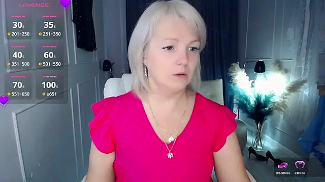 Snapshot of Juarnea chatting on 10/30/25, 06:44 Juarnea online show from 10/30/25, 06:44