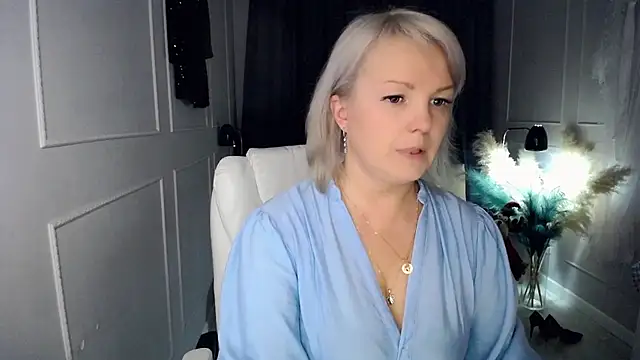 Juarnea online show from 12/22/25, 12:05