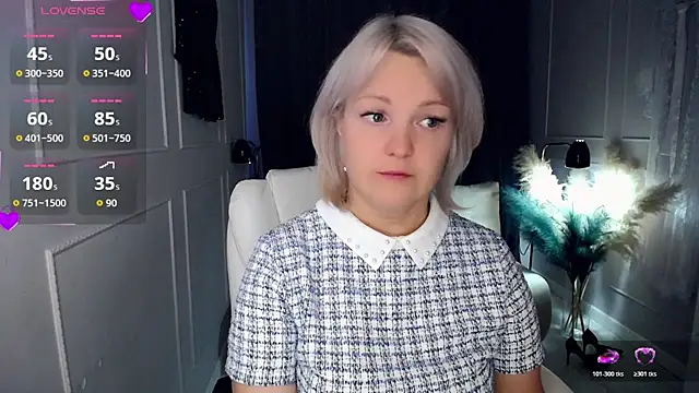 Snapshot of Juarnea chatting on 11/13/25, 07:34 Juarnea online show from 11/13/25, 07:34