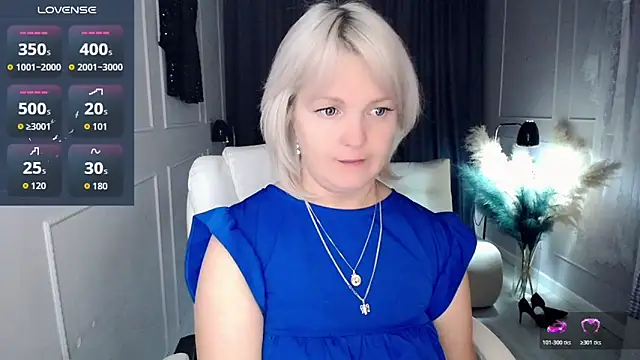 Snapshot of Juarnea chatting on 11/28/25, 10:15 Juarnea online show from 11/28/25, 10:15