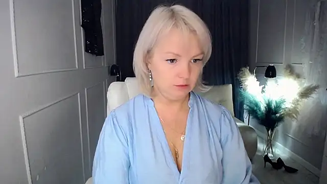 Snapshot of Juarnea chatting on 10/26/25, 11:38 Juarnea online show from 10/26/25, 11:38