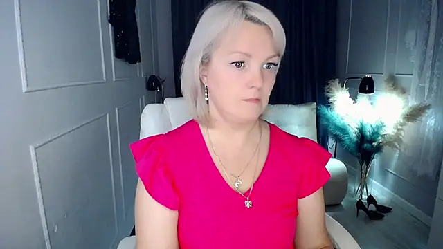 Snapshot of Juarnea chatting on 11/14/25, 06:28 Juarnea online show from 11/14/25, 06:28