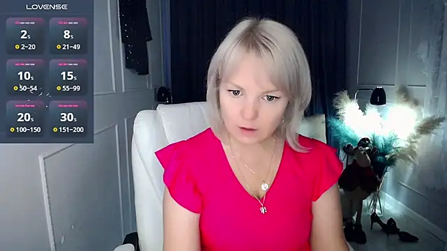 Snapshot of Juarnea chatting on 12/16/25, 10:08 Juarnea online show from 12/16/25, 10:08