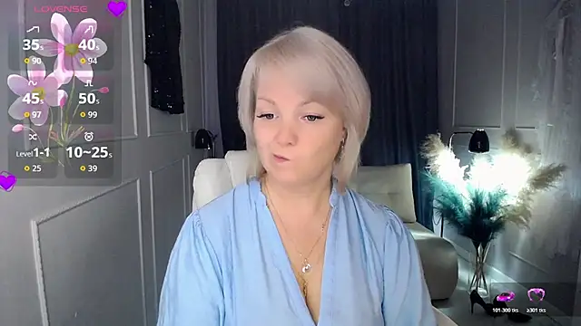 Snapshot of Juarnea chatting on 10/25/25, 06:01 Juarnea online show from 10/25/25, 06:01