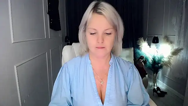 Snapshot of Juarnea chatting on 12/04/25, 05:34 Juarnea online show from 12/04/25, 05:34