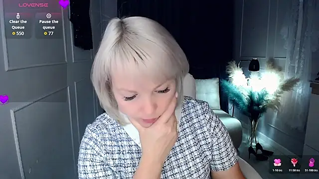 Snapshot of Juarnea chatting on 11/06/25, 10:30 Juarnea online show from 11/06/25, 10:30