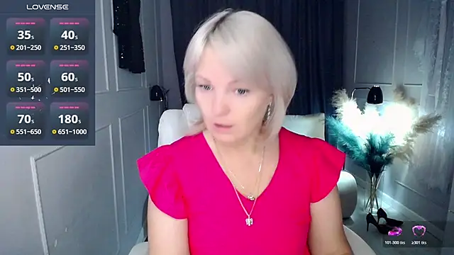 Snapshot of Juarnea chatting on 11/25/25, 06:14 Juarnea online show from 11/25/25, 06:14