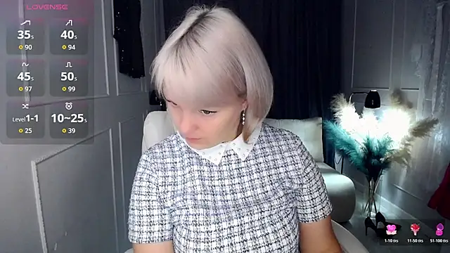 Snapshot of Juarnea chatting on 11/18/25, 07:11 Juarnea online show from 11/18/25, 07:11