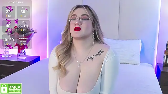 Snapshot of Nancy_Mooree chatting on 11/18/25, 01:03 Nancy Mooree online show from 11/18/25, 01:03