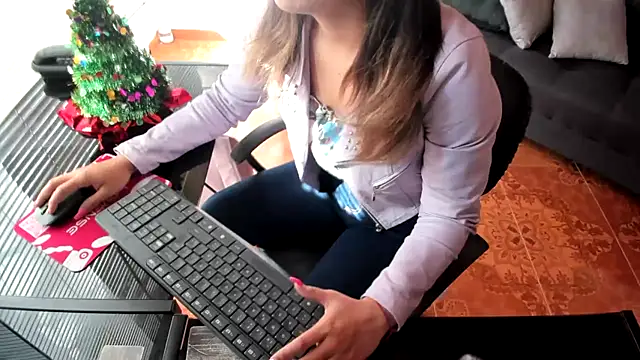 merlinaadams  online show from 12/15/25, 02:12