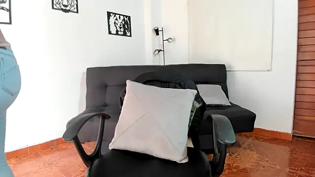 merlinaadams  online show from 10/28/25, 02:27