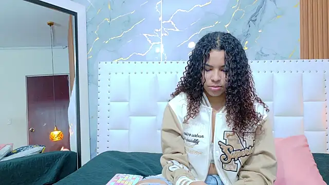 littleebonny online show from 10/10/25, 07:25