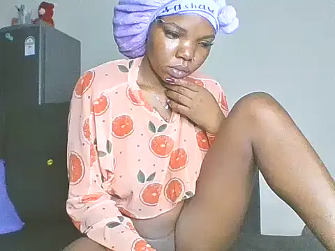 Snapshot of sweet_bigclit chatting on 04/23/26, 04:41 sweet bigclit online show from 04/23/26, 04:41