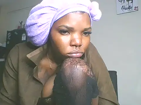 Snapshot of sweet_bigclit chatting on 04/18/26, 07:40 sweet bigclit online show from 04/18/26, 07:40
