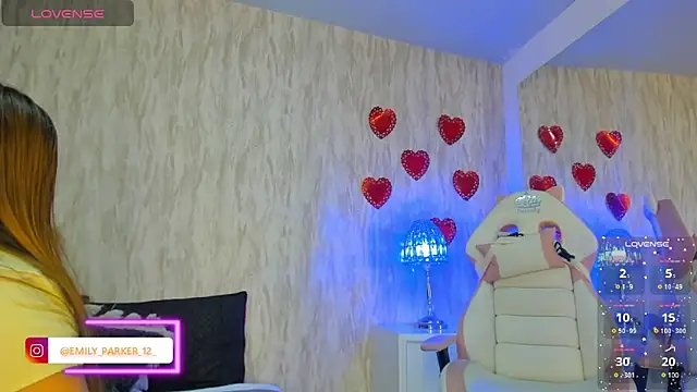 Snapshot of emily_parkerr chatting on 03/15/25, 12:34 emily parkerr online show from 03/15/25, 12:34