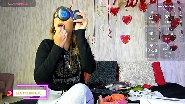 Snapshot of emily_parkerr chatting on 02/13/25, 01:59 emily parkerr online show from 02/13/25, 01:59