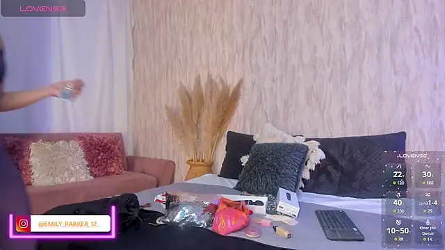 Snapshot of emily_parkerr chatting on 03/15/25, 01:08 emily parkerr online show from 03/15/25, 01:08